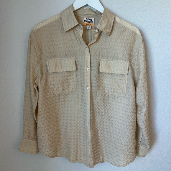 ☀️ NWOT FUTURE COLLECTIVE Jenny K. Lopez Metallic Gold Textured Button-Up - Picture 16 of 16